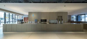 تصميم المقاهي في مسقط: ديكور من الثقافة العمانية والحداثة